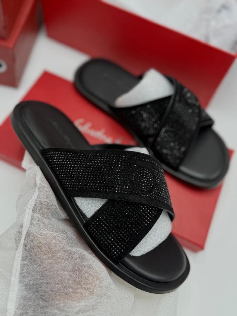 1000903590