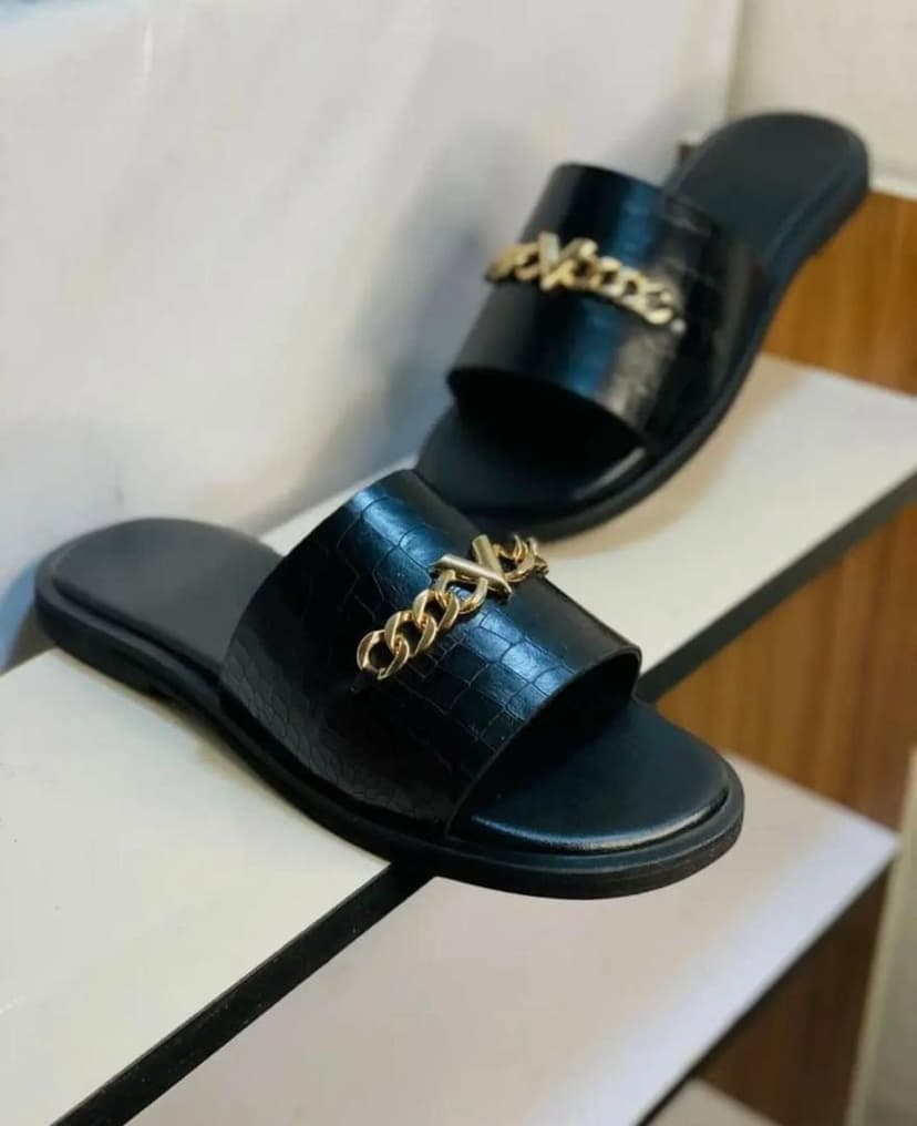 1000903592